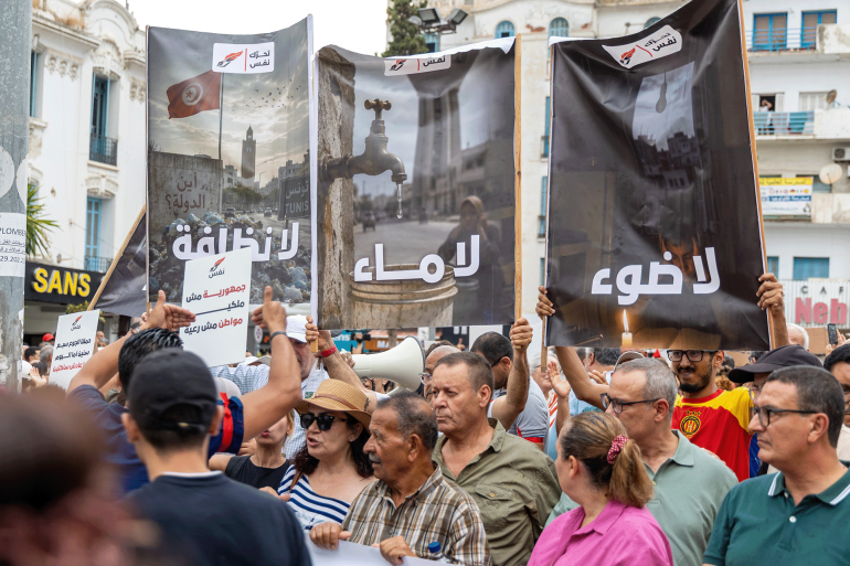 pic-177444-1785009509 شارك في المظاهرة سياسيون ونشطاء في المجتمع المدني من مختلف الحساسيات السياسية (خاص الجزيرة)
