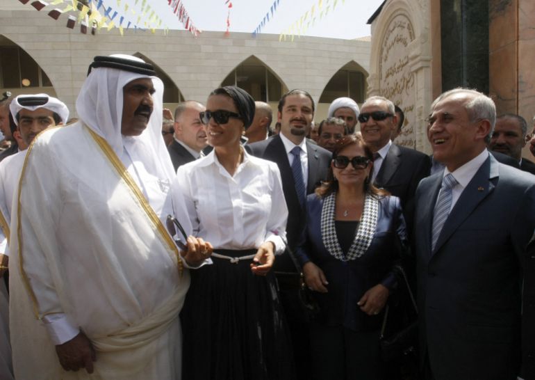 CORRECTS IDENTITY OF LEBANESE PRESIDENTQatar's Emir Sheikh Hamad bin Khalifa al-Thani (L) and his wife Sheikha Mozah (2L), acompanied by Lebanese President Michel Suleiman (R), Prime Minister Saad Hariri (back C) and speaker Nabih Berri (2R), tour reconstruction efforts, partially funded by the Gulf Emirate, in the southern Lebanese town of Bint Jbeil, which witnessed some of the fiercest fighting in a deadly 2006 war between Israel and Hezbollah. AFP PHOTO/MAHMUD ZAYAT (Photo by MAHMOUD ZAYYAT / AFP)