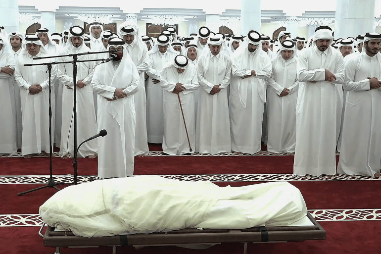 pic-998742-1783872503 صورة من البث الحي لصلاة الجنازة على جثمان صاحب السمو الأمير الوالد الشيخ حمد بن خليفة آل ثاني من جامع محمد بن عبد الوهاب المصدر: شاشة الجزيرة