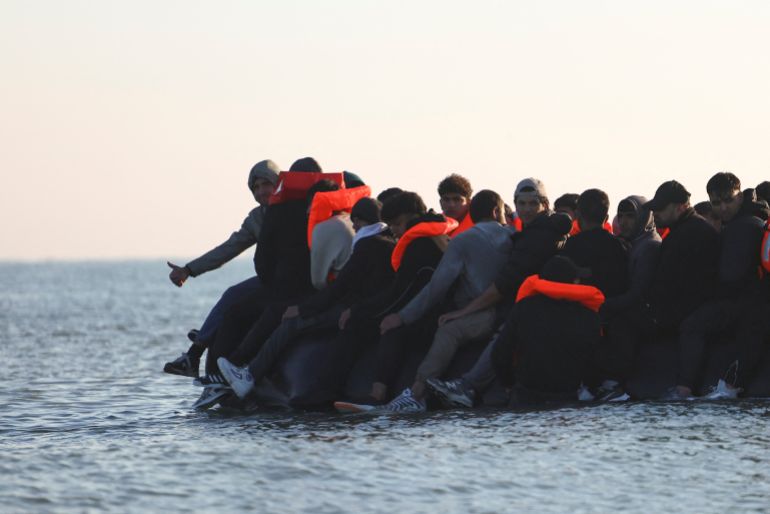 reuters_68da884e-1759152206 A group of migrants on an inflatable dinghy leave the coast of northern France in an attempt to cross the English Channel to reach Britain, from the beach of Petit-Fort-Philippe Gravelines, near Calais, September 27, 2025. REUTERS/Abdul Saboor