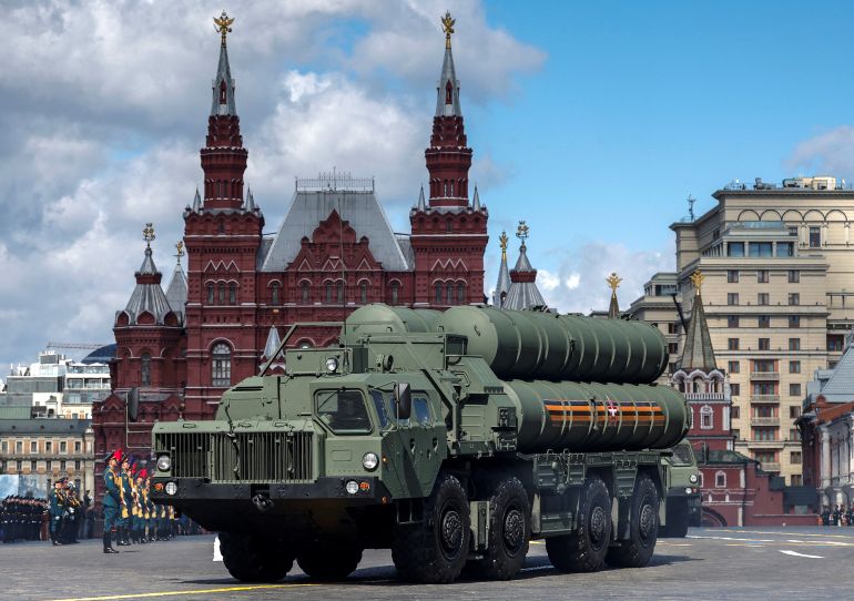 s-4001-1759298659 A Russian S-400 air defence system unit drives along Red Square during a rehearsal for a military parade, which marks the anniversary of the victory over Nazi Germany in World War Two, in central Moscow, Russia, May 5, 2024. REUTERS/Maxim Shemetov
