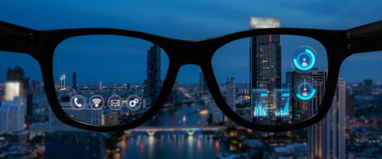 shutterstock_2041277081-1766933259 Futuristic smart glasses and vision concept.Smart glasses, VR virtual reality, and AR augmented reality technology. Smart glasses looking at the city with graphic hologram