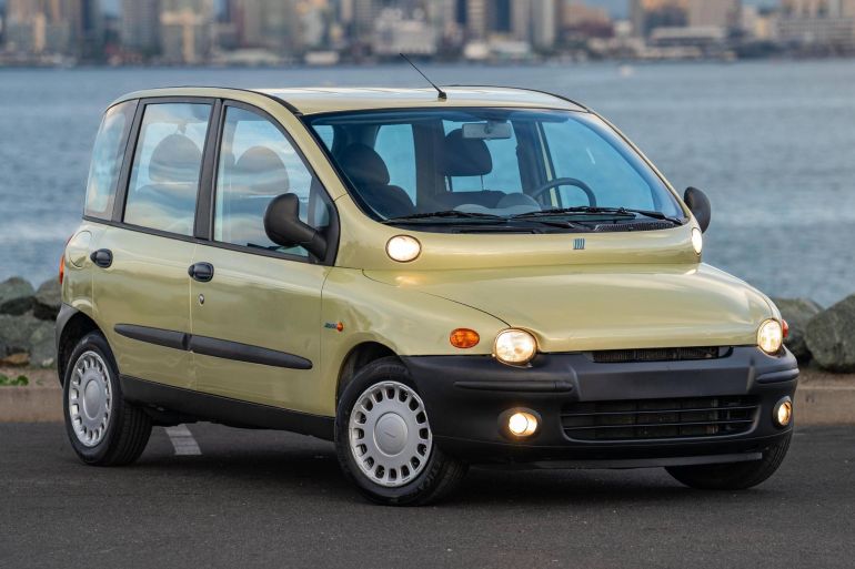 yb-3-1782718579 فيات (Multipla).. هندسة عبقرية داخلية وتصميم خارجي صادم