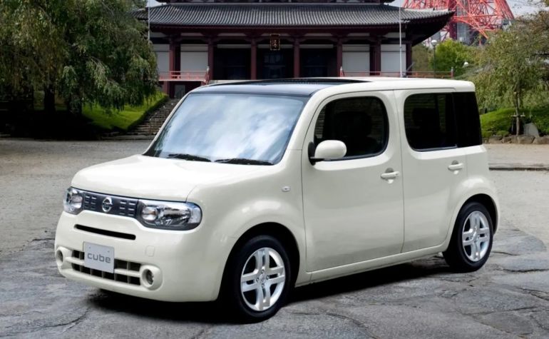 yb-4-1782718582 نيسان (Cube).. عندما تخالف أهم قاعدة في هندسية السيارات - التماثل