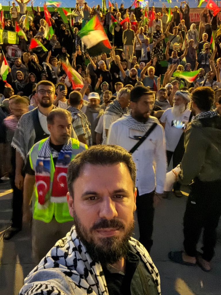 1864846ghfb-1785827736 داوود داشكيران في إحدى الفعاليات المنظمة أثناء مرور "قافلة فلسطين" بتركيا