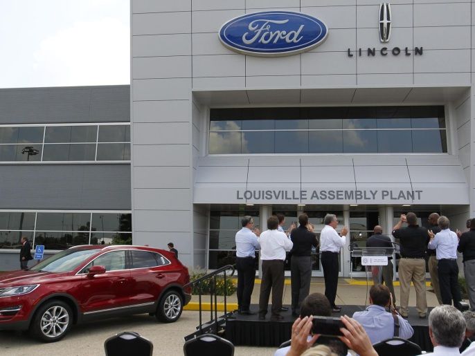 1e80a6ed-25d2-4362-bfc4-34c4a6196184 Ford Motor Company unveils the new Lincoln logo on its building at the Louisville Assembly Plant in Louisville, Kentucky, USA, 25 August 2014. The Ford Motor Company has announced the hiring of 300 employees and 129 million US dollar worth of investments to support production of the 2015 Lincoln MKC utility vehicle.