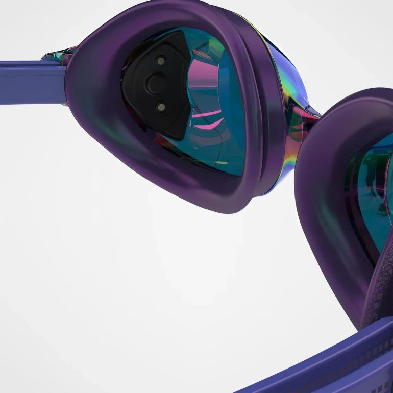 1speedo-iq-1788083964 سبيدو آي كيو تمثل اتجاها جديدا في تقنيات الرياضة، حيث تتحول معدات السباحة نفسها إلى أدوات لجمع البيانات وتحليل الأداء