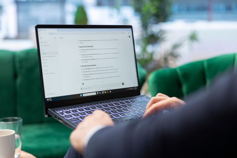 2chat-1782804049 Bucharest, Romania - July 30th 2024 - AI chatGPT bot software on a laptop screen, an intelligent system that provides real time virtual assistance. Automation and artificial intelligence. freepik