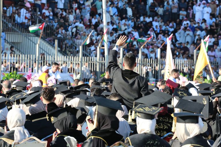 حفل تخريج طلبة جامعة الحسين بن طلال في محافظة معان جنوبي الأردن