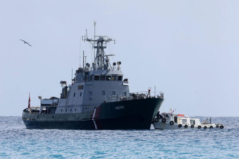 4grecee-1782202820 A Frontex vessel transfers rescued migrants to a smaller boat off the southern coast of Crete, near Kaloi Limenes, Greece, February 21, 2026. REUTERS/Stefanos Rapanis