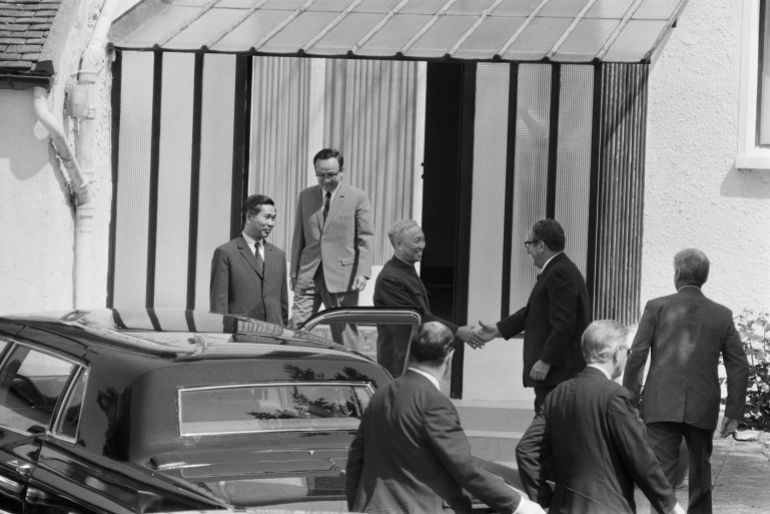 afp-7788775-1786983545 Le Duc Tho (L), special North Vietnam chef negotiator for Vietnam-US peace talks, shakes hands 06 June 1973 in Gif-sur-Yvette near Paris with Dr Henri Kissinger, US President Nixon's advisor on national security affairs, a few days before both sides signed a cease-fire agreement bringing the Vietnam war to an end. The war ended 31 April 1975 when Saigon surrendered almost without fighting to the Viet-cong communist forces, ending the US's 15-year involvement in Vietnam. Le Duc Tho and Kissinger shared later 1973's Nobel Peace Prize for their efforts in leading their respective countries towards a cease-fire in Vietnam. (Photo by AFP)