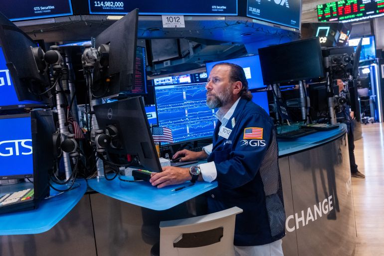 NEW YORK, NEW YORK - AUGUST 06: Traders work on the New York Stock Exchange (NYSE) on August 06, 2026 in New York City. The Dow was down slightly in morning trading as investors continue to watch events in Iran and their effects on global markets. Spencer Platt/Getty Images/AFP (Photo by SPENCER PLATT / GETTY IMAGES NORTH AMERICA / Getty Images via AFP)