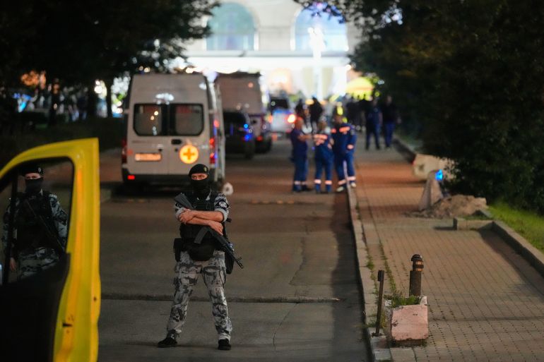 A policeman stands guard near the site where an improvised explosive device detonated at a restaurant in central Moscow, Saturday, Aug. 1, 2026. (AP Photo/Pavel Bednyakov)
