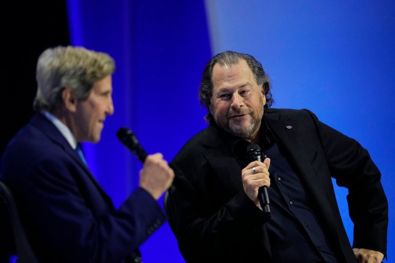 ap_6a788081927a1-1786282113 Salesforce CEO Marc Benioff, right, talks on stage with John Kerry, U.S. Special Presidential Envoy for Climate, during the Asia-Pacific Economic Cooperation (APEC) CEO Summit Thursday, Nov. 16, 2023, in San Francisco. (AP Photo/Eric Risberg)