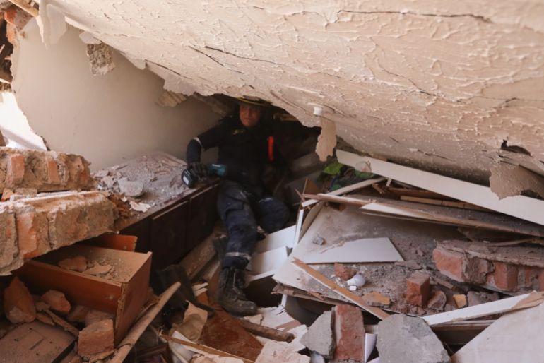 download-7-1786438638 A rescue worker searches through the rubble after an earthquake struck Cali, Colombia, Monday, Aug. 10, 2026. (AP Photo/Santiago Saldarriaga)