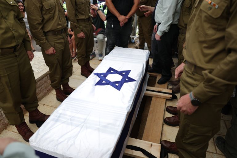 epaselect epa13153548 Soldiers stand next to the coffin of Major Harel Birenstock during his funeral in Mount Herzl cemetery in Jerusalem, 06 August 2026. According to an Israeli Defense Forces (IDF), two soldiers were killed and four others were wounded by an explosive device in southern Lebanon on 05 August. EPA/ABIR SULTAN