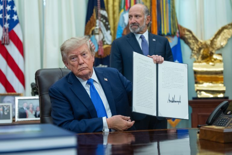 epa13154687 United States President Donald J. Trump displays an Executive Order during an Executive Order signing event in the Oval Office of the White House in Washington, DC, USA, 06 August 2026. President Trump signed an Executive Order aiming to curtail birth tourism and birthright citizenship despite a Supreme Court opinion earlier this summer validating the 14th Amendment. EPA/Aaron Schwartz / POOL
