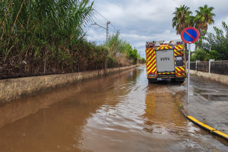 epa_6a8a00b0c648-1787429040 epa13184056 A firefighting truck is seen along a flooded road after heavy rainfall in the town of Roda de Bera, Tarragona, Catalonia, northeastern Spain, 22 August 2026. Heavy rainfall hit the province of Tarragona early in the morning, causing roads to be closed and railway services to be suspended due to flooding. EPA/JAVIER DIAZ