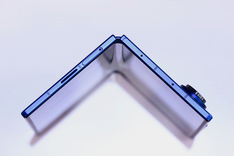 galaxy-z-fold7-1752152077 سرعة إطلاق أجيال جديدة من الهواتف القابلة للطي تؤدي إلى تراجع أسعار الإصدارات السابقة بشكل أسرع في السوق الثانوية