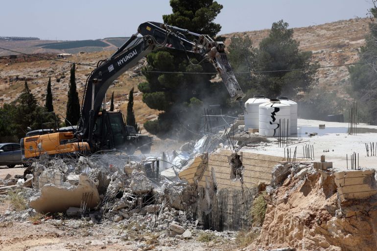 hdm-1781706070 قوات الاحتلال تهدم أحد بيوت الفلسطينيين المأهولة بالضفة الغربية