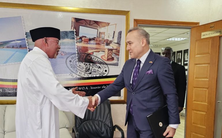 jjjjjjj-1787893214 استقبل وزير الخارجية السابق جيجي أودونغو السفير التركي محمد فاتح آك في أبريل/نيسان 2026