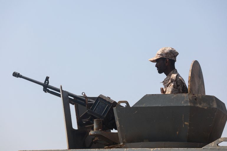 A Yemeni soldier mans a machine gun mounted on a military patrol truck on the coast of Bab el-Mandeb, Yemen April 2, 2026. REUTERS حوثي - باب المندب - مندب