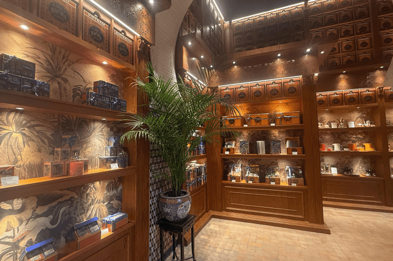 pic-88745-1786989088 الزوار يقصدون المكان لاكتشاف الهندسة المعمارية لدار الباشا والمعارض المقامة فيه (الجزيرة)