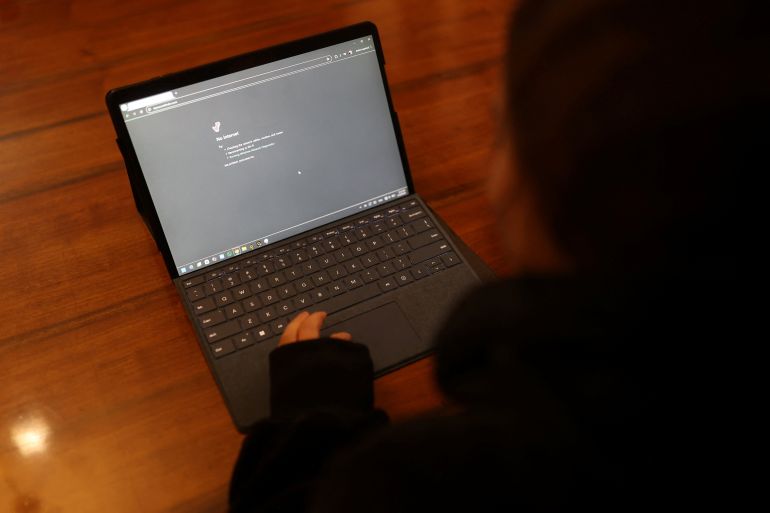 pic-9921-1780353249 قطع الإنترنت في إيران An Internet Error is displayed on Samaneh's Laptop as she tries to connect to the internet to check on her visa status for her migration process, after a nationwide internet shutdown since January 8, 2026, following Iran's protests, in Tehran, Iran, January 25, 2026. Majid Asgaripour/WANA (West Asia News Agency) via REUTERS ATTENTION EDITORS - THIS PICTURE WAS PROVIDED BY A THIRD PARTY