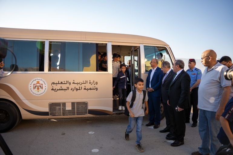 picss-8-1787773105 هل يساهم النقل المدرسي المجاني في تقليل غياب الطلاب عن المدارس في جنوبي الأردن؟