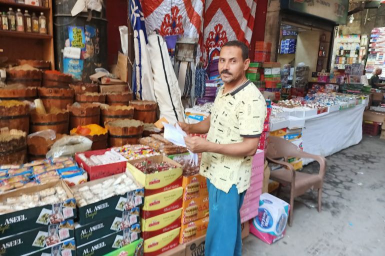 picsss-5-1787074208 حسني ..موظف الأوفاف وبائع باب البحر