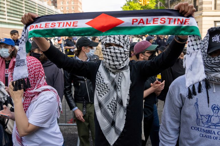 FILE PHOTO: Protestors gather at the gates of Columbia University, in support of student protesters who barricaded themselves in Hamilton Hall, despite orders from university officials to disband or face suspension, during the ongoing conflict between Israel and the Palestinian Islamist group Hamas, in New York City, U.S., April 30, 2024. REUTERS/David Dee Delgado/File Photo