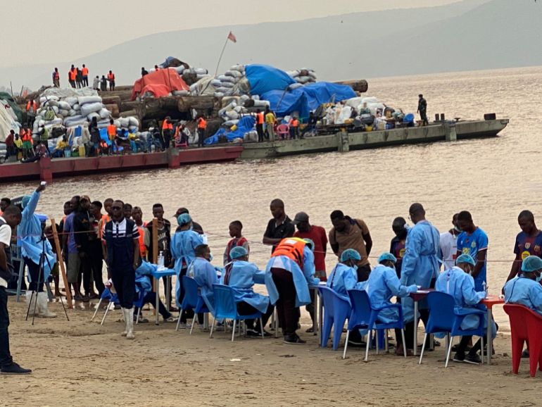 Passengers who disembarked from a boat intercepted by health authorities wait to be tested following the death of a passenger suspected of having Ebola, in Kinshasa, Democratic Republic of the Congo, August 6, 2026. Authorities said the passenger had disembarked earlier in the city. REUTERS/Benoit Nyemba