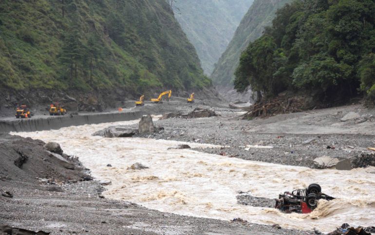 Excavators and loaders in action as rescue workers repair a road leading to Gyirong Port after a mudslide, in Gyirong county, Shigatse, Tibet Autonomous Region, China August 28, 2026. cnsphoto via REUTERS ATTENTION EDITORS - THIS IMAGE WAS PROVIDED BY A THIRD PARTY. CHINA OUT.