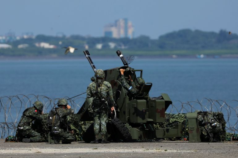rtx67kgx Taiwanese soldiers take part in Han Kuang military drill simulating the China's People's Liberation Army (PLA) invading the island, in New Taipei City