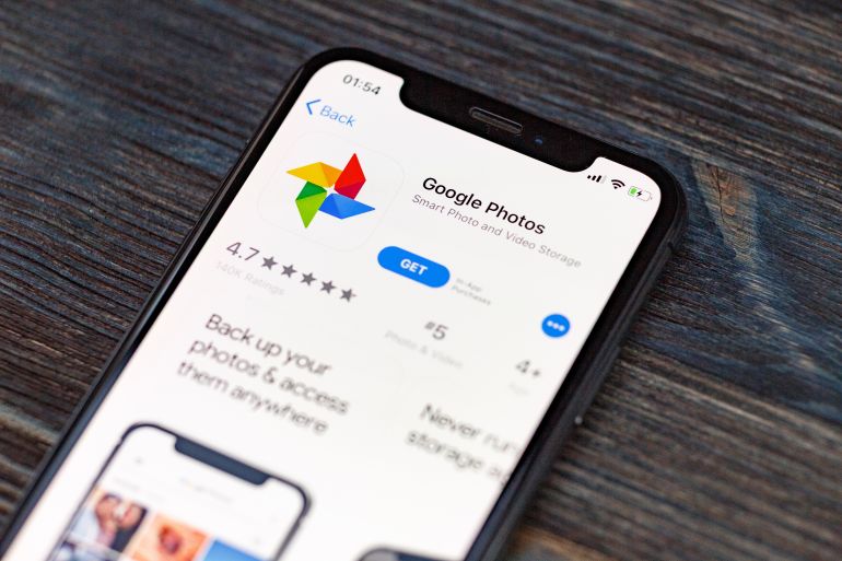 shutterstock_1503950801-1777638646 Russia, Kazan Sep 2 2019: Google Photos plus application icon on Apple iPhone X screen close-up. Google plus Photos icon. Google photos application. Social media network