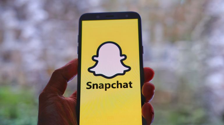 shutterstock_2208324137 سياسة سناب الجديدة تأتي في ظل سباق بين منصات التواصل لوضع قواعد تنظم المحتوى الناتج عن أدوات الذكاء الاصطناعي التوليدي