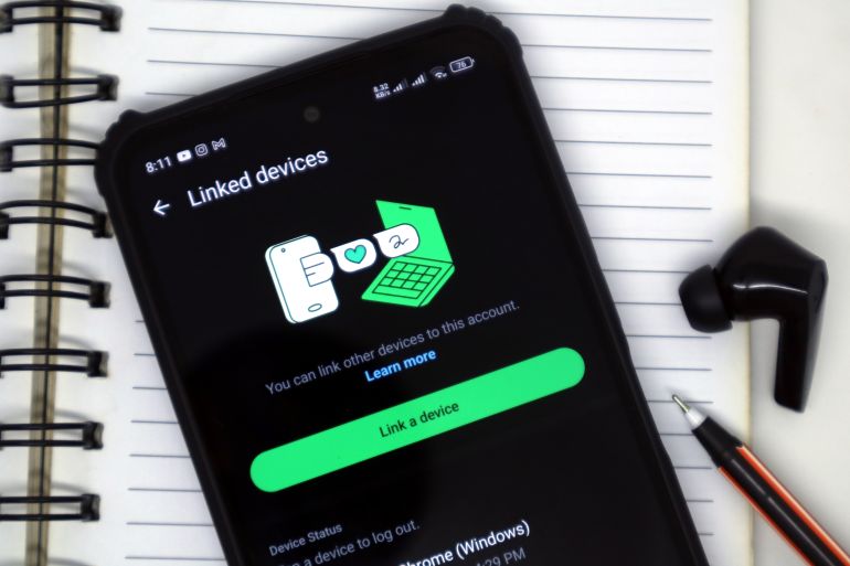 shutterstock_2684476663-1766400612 Pacitan, Indonesia - September 20, 2025: The linked devices feature on the WhatsApp application is displayed on Android smartphones.