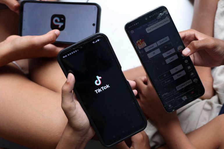 swsyaaal-1781624463 Affan Haritsah, 11, Daffa Ibnu Alkhalifi, 12, and Kevin Prince, 14, use TikTok on their phones, as Indonesia's communications and digital information ministry implements restrictions against "high-risk" social media platforms, including Facebook, TikTok, and Roblox, in Depok, on the outskirts of Jakarta, Indonesia, March 28, 2026. REUTERS/Ajeng Dinar Ulfiana Preview Download Preview free to me Picture Included Download Add To Collection Share Item Details Dimensions & Size 4116 x 2744 / 1.4MB Credit REUTERS Source REUTERS ID tag:reuters.com,2026:newsml_RC2FDKAKIINY:1320690606 Slug INDONESIA-SOCIALMEDIA/ View More Topics Asia / Pacific Corporate Events Corporate Events Report content False/Inaccurate Content Graphic Content I just don't like it