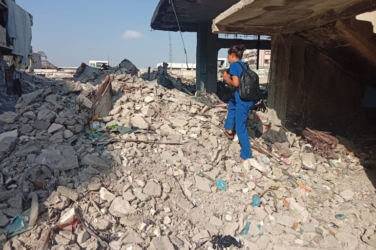 15-1789370352 صورة رقم (15) فلسطين- غزة مشروع مدينة بيت لاهيا شمالي القطاع- شارع السوق 11/09/2026 ، غيّبت الصدمة نغم الأشقر عن دراستها أياما، بعدما سقط شهيد في حجرها أثناء استهداف إسرائيلي على طريقها إلى المركز التعليمي، ثم عادت لتسلك الطريق نفسه، إسراء الرّملي- خاص بالجزيرة نت.