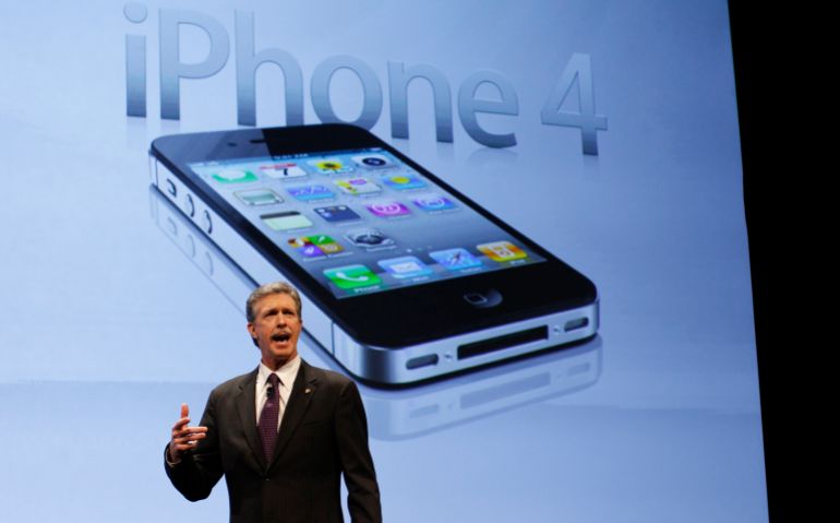 2011-01-11t0000-1788780209 شاشة هواتف آيفون 4 كانت فائقة الحدة وهي الأولى من نوع "ريتينا " الذي تشتهر به آبل
