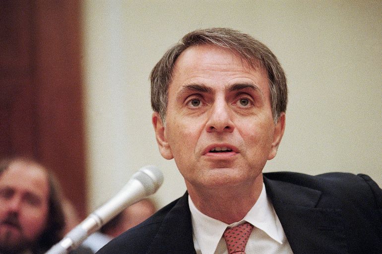 29-1788512890 (Original Caption) 7/22/1986-Washington, DC- Dr. Carl Sagan is shown testifying at a House hearing on the future of space.