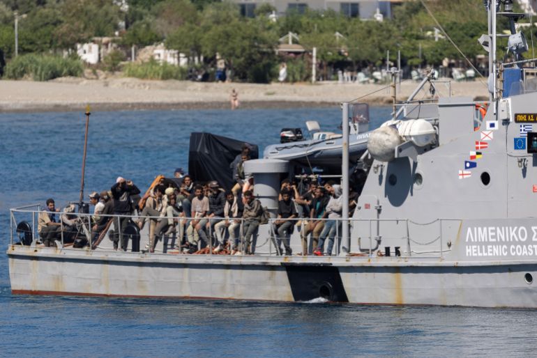 2grecee-1782202813 A Greek Coast Guard vessel transfers migrants to the port of Agia Galini, after Greece rescued hundreds of migrants off the islands of Gavdos and Crete in separate incidents, according to the Greek Coast Guard, in Greece, July 6, 2025. REUTERS/Stefanos Rapanis