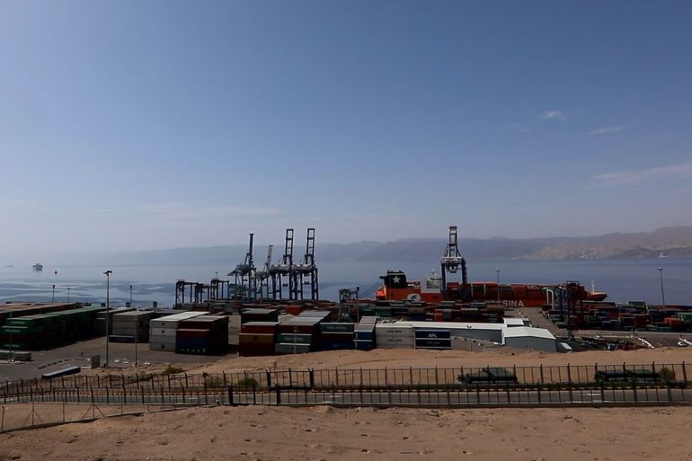 41-1784715312 الغاز الطبيعي سينقل من الباخرة العائمة في ميناء العقبة الأردني عبر سوريا إلى لبنان