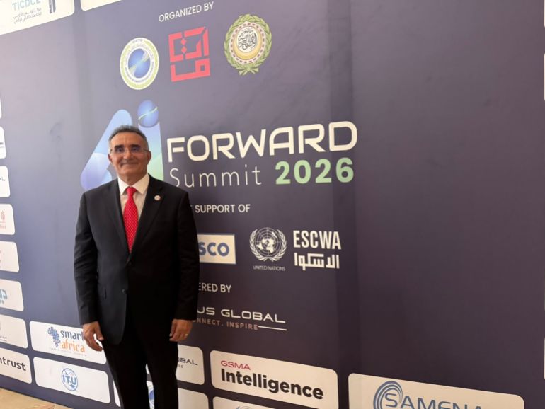 الجاموسي يرى أن تنمية المهارات ورأس المال البشري ركيزة أساسية لبناء القدرات العربية في الذكاء الاصطناعي (الجزيرة)