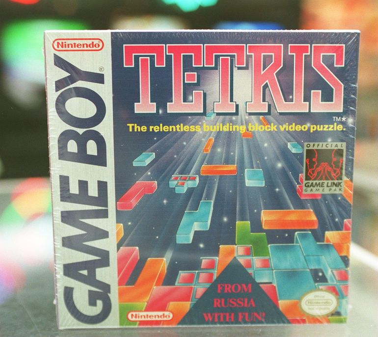 5870436-4-1788686038 **صوره داخليه** BOSTON - JUNE 30: The cover of Nintendo Game Boy game, "Tetris." (Photo by David L. Ryan/The Boston Globe via Getty Images)