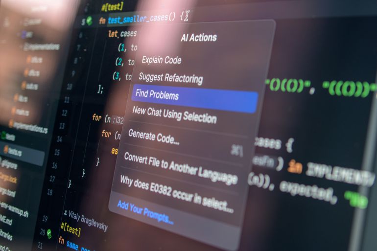 الوكيل يضيف أدوات وذاكرة وآلية تخطيط تسمح له بتنفيذ سلسلة من الأفعال بدل الاكتفاء بتوليد إجابة واحدة (أنسبلاش)