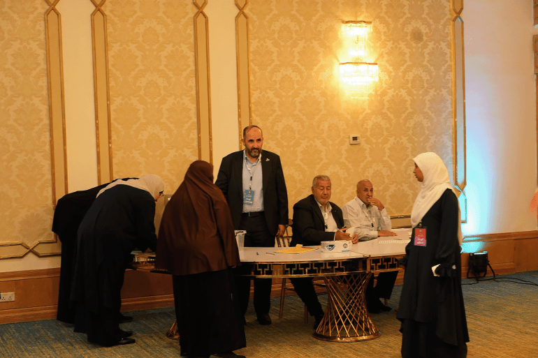 اثناء عملية الاقتراع لانتخاب أمين عام جديد لحزب الأمة الأردني