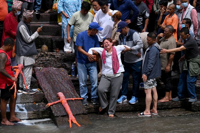 afp_6a97d987810e-1788336519 TOPSHOT - Relatives mourn during symbolic funerals held for flood victims still reported missing as they cremate Kush grass effigies in accordance with Nepali Hindu rites at Pashupatinath temple in Kathmandu on September 2, 2026.