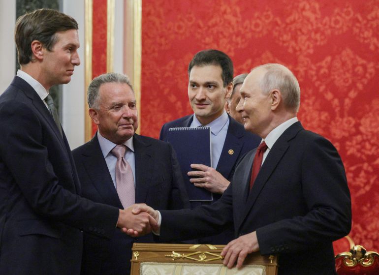 In this pool photograph distributed by the Russian state agency Sputnik, Russia's President Vladimir Putin (R) welcomes US special envoy Steve Witkoff (2nd L) and US President Donald Trump's son-in-law Jared Kushner (L) prior to their talks in Moscow on September 5, 2026. (Photo by Gavriil GRIGOROV / POOL / AFP) / *** EDITOR'S NOTE: THIS IMAGE IS DISTRIBUTED BY THE RUSSIAN STATE OWNED AGENCY SPUTNIK ***