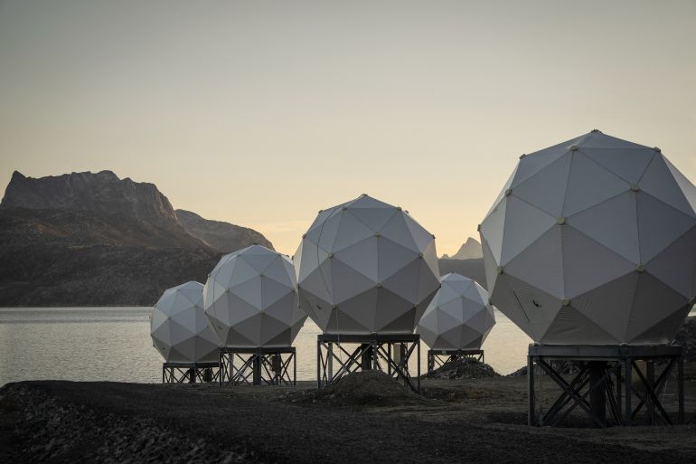 afp_6a9fe56e7625-1788863854 View of the installations and antennas by company Eutelsat Oneweb on the sidelines of a visit by the President of the European Commission, Greenland's head of government and Denmark's Prime Minister in Nuuk, Greenland, on September 7, 2026. (Photo by Mads Claus Rasmussen / Ritzau Scanpix / AFP) / DENMARK OUT